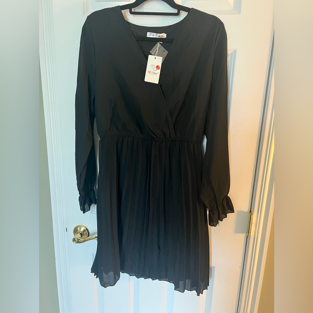 Black pleated skirt dress. NWT size L